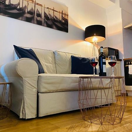 Downtown Studio Apartment Cluj-Napoca Luaran gambar